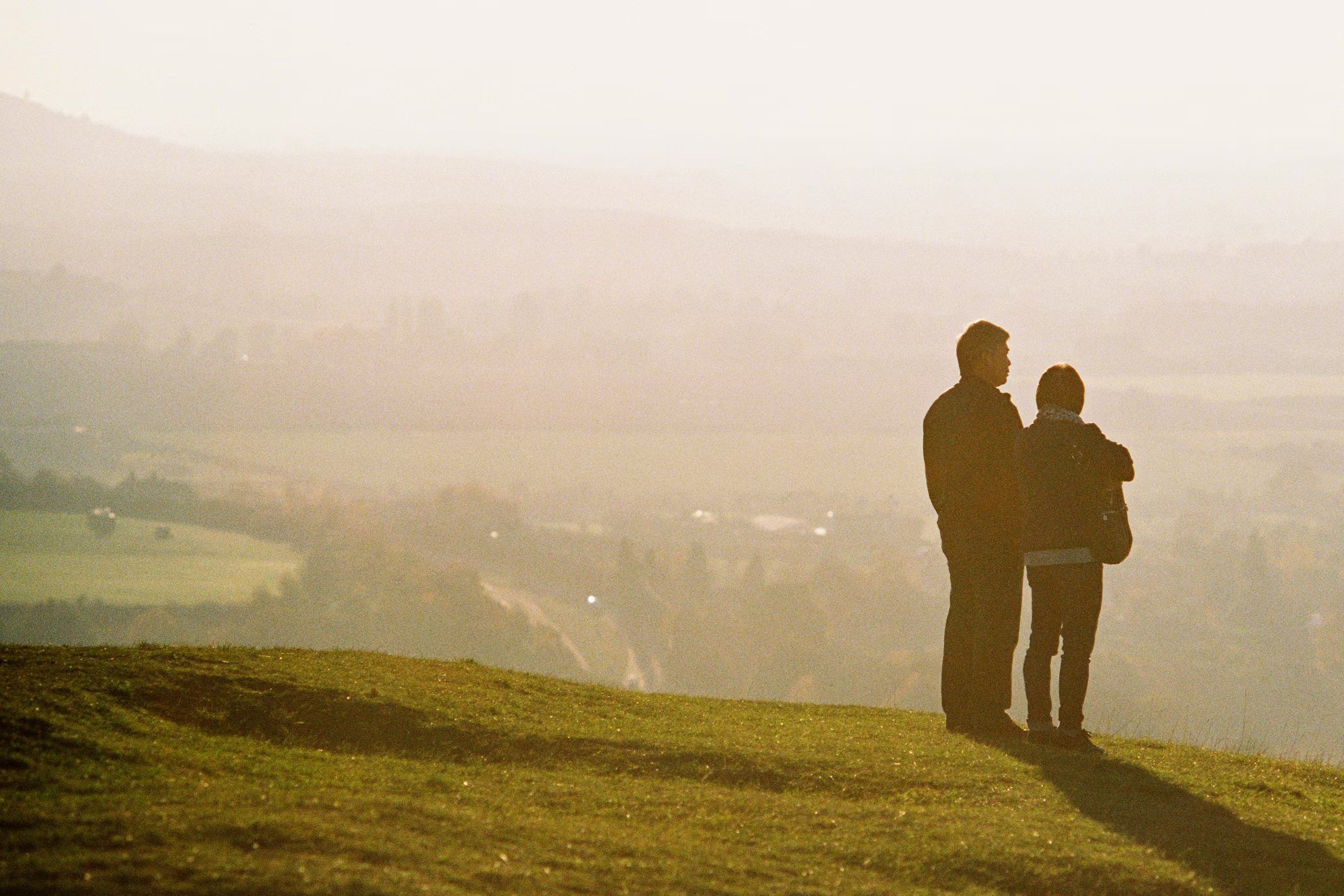 couple regarde l'horizon